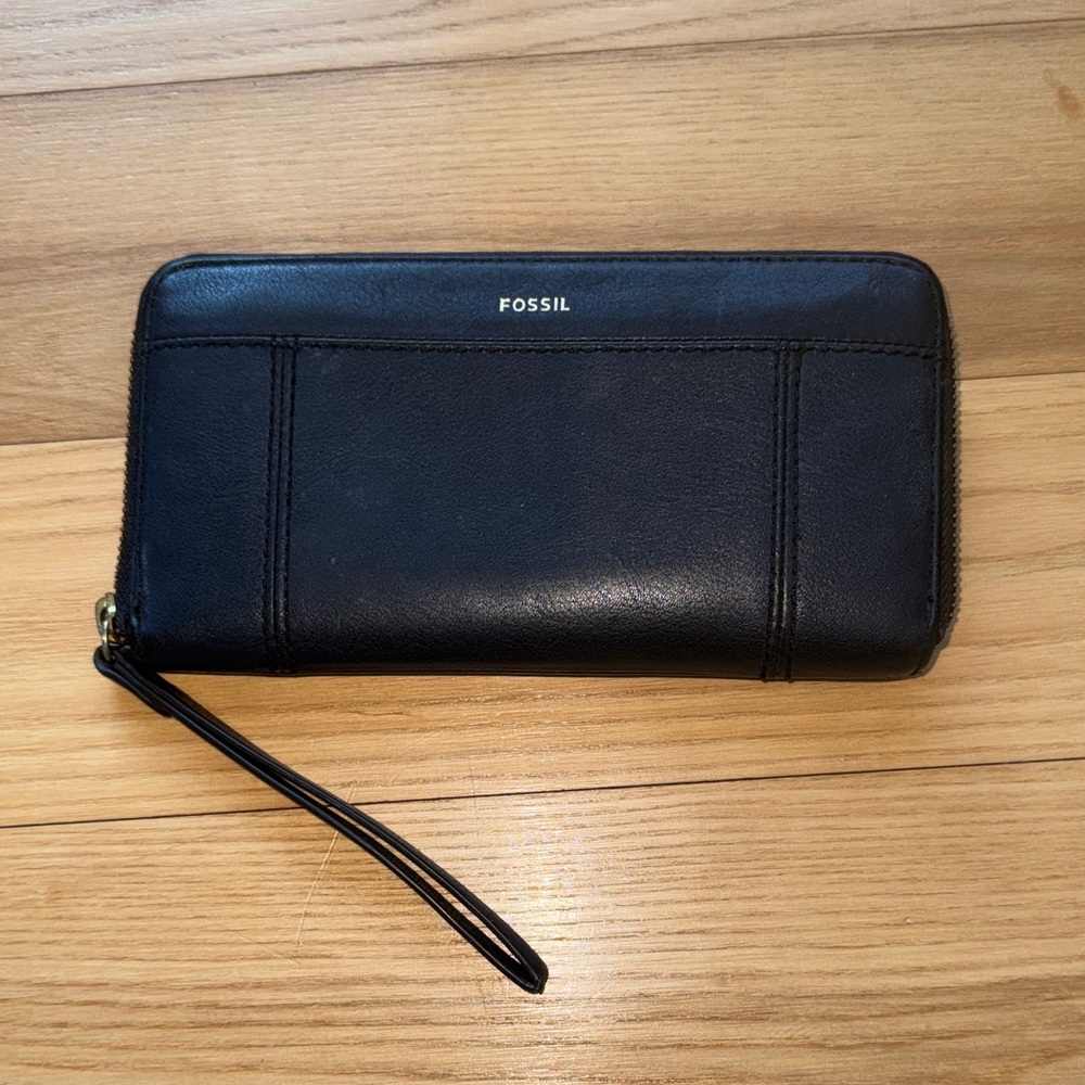 Fossil Navy Blue Leather Zip Around Wallet Wristlet